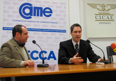 Conferencia de prensa en el CICAE